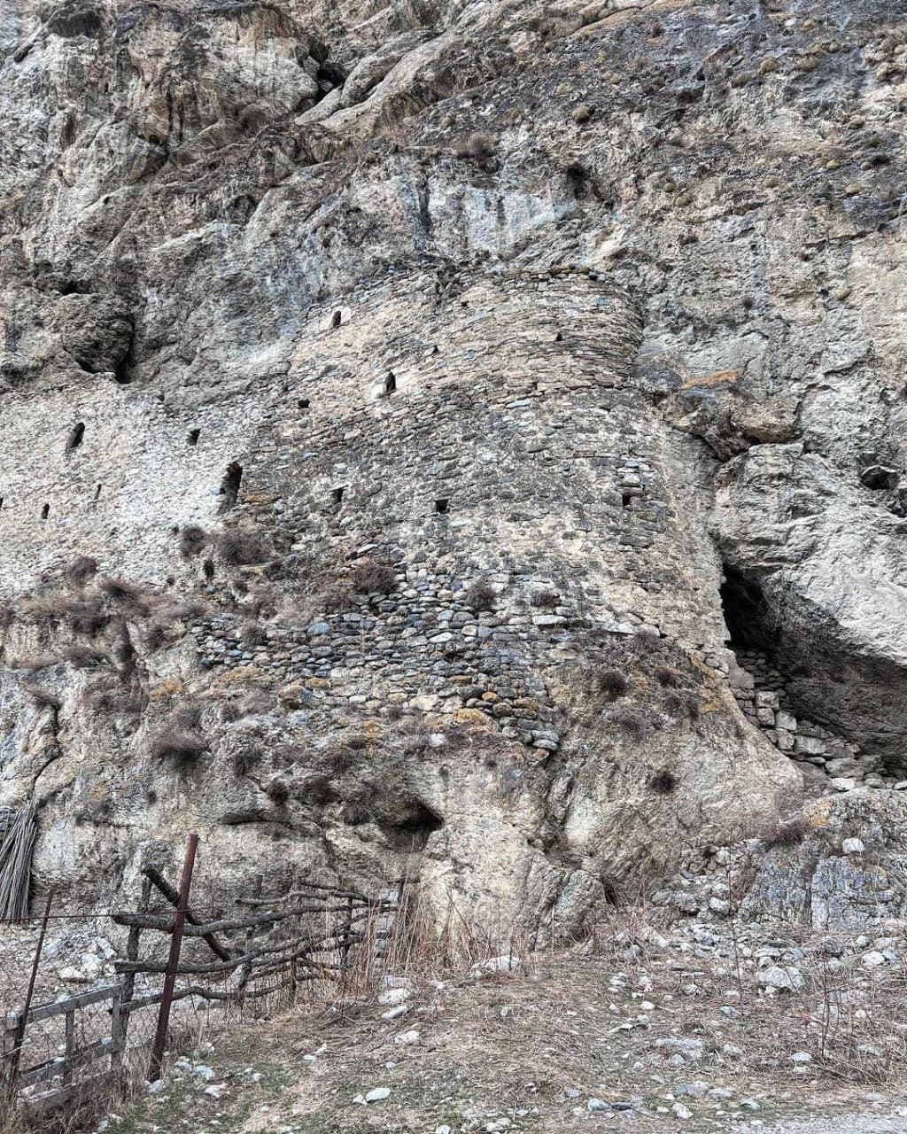 Дзивгисская крепость (Республика Северная Осетия Алания). Автор: anna.dallakian, фото 4